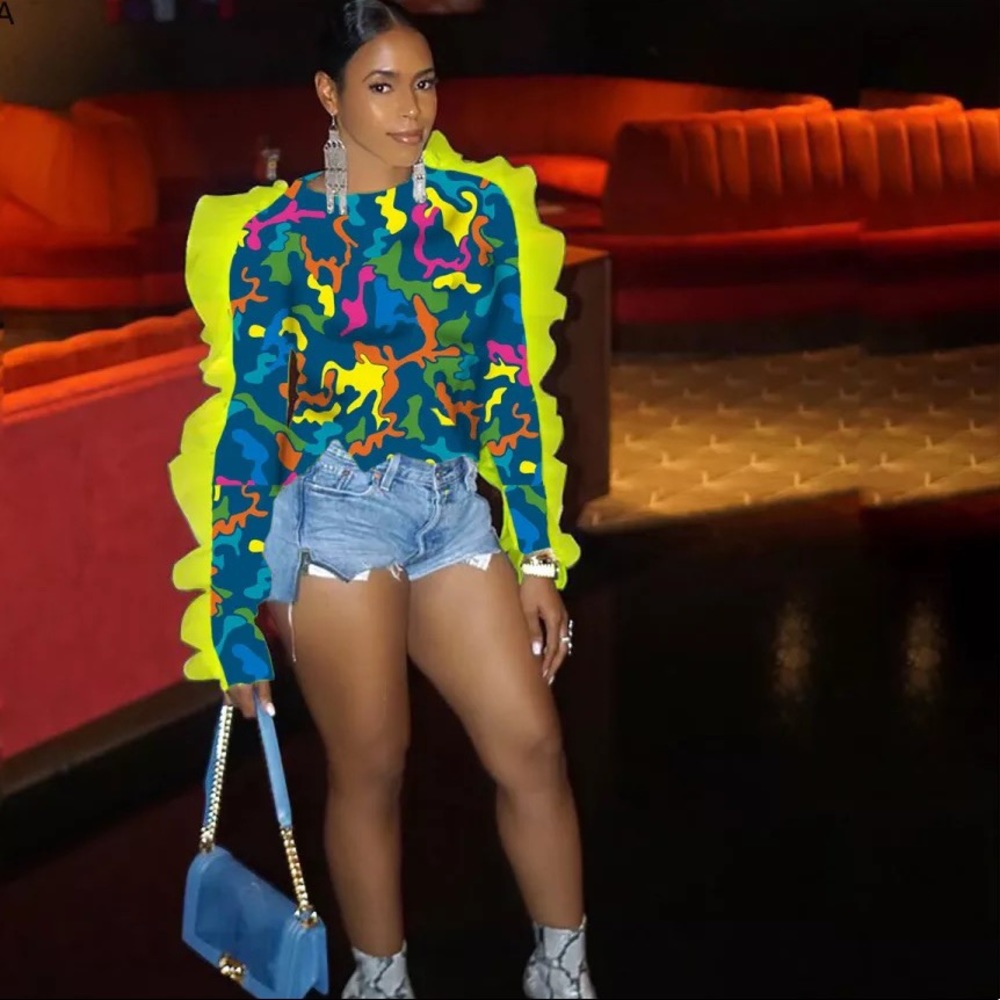 WOMEN’S FASHION TOP - Picture 2 of 2
